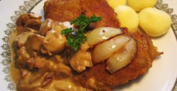 Paniertes Schnitzel mit Rahmchampion